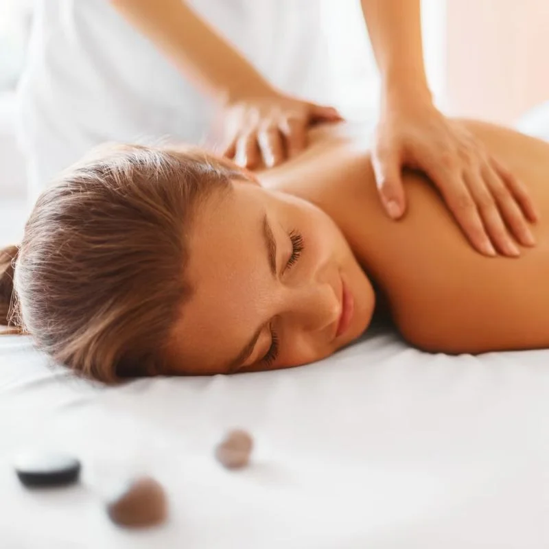 registered massage therapist performing relaxation back massage treatment in Whitby
